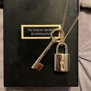 Brand new Victoria secrets lock & key necklace